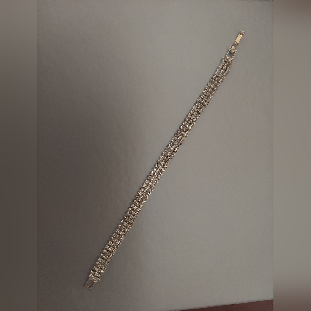 Sparkly stud bracelet